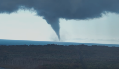 Video captures waterspout on Georgian Bay