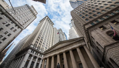 Wall Street Sees Inflation Easing Even With Oil Above $90