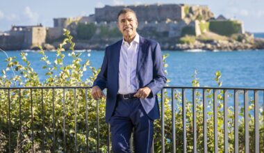 Chris Kamara backs Guernsey men’s mental health campaign