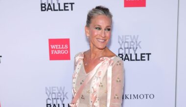 Sarah Jessica Parker’s Gray-Blended Updo is Exquisite