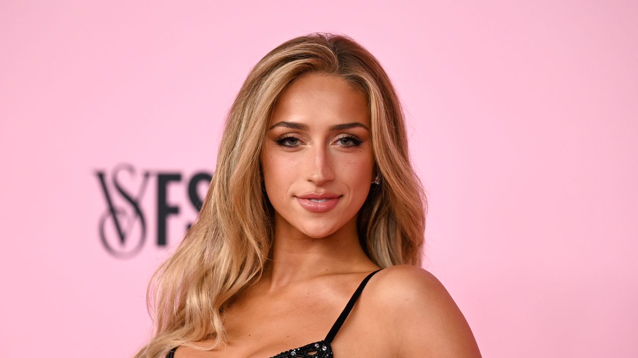 Tate McRae Went for Red Hot Monochrome Lingerie at Victoria's Secret Fashion Show 2026