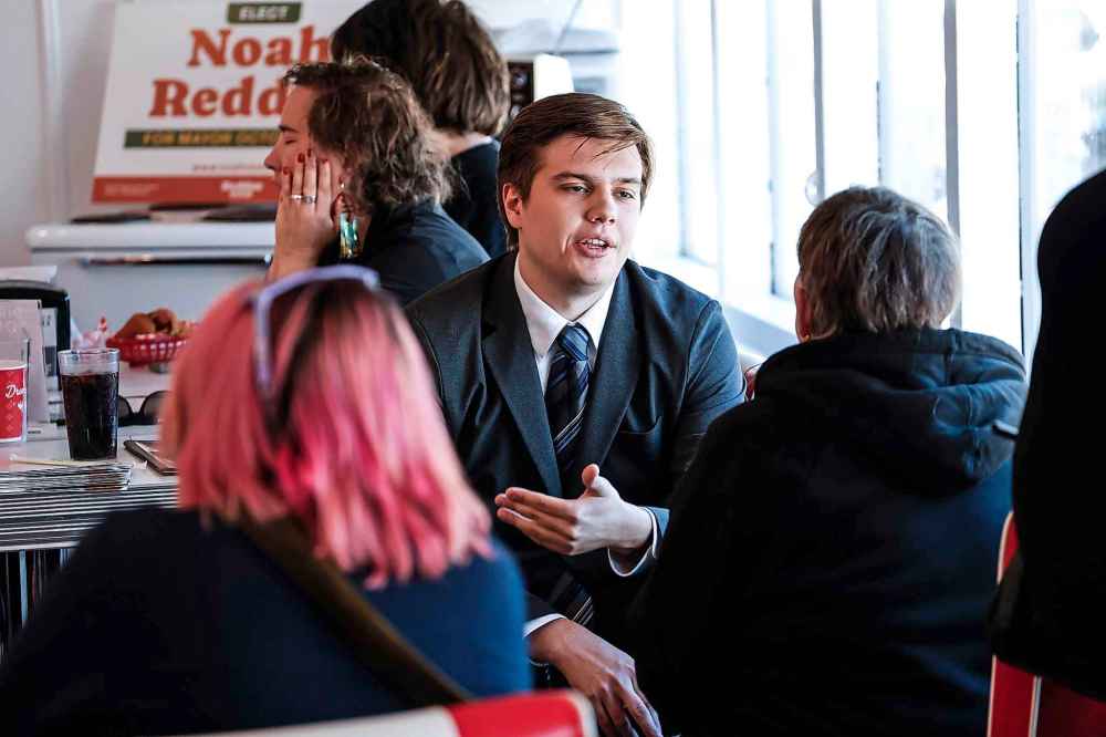 JOHN WOODS / FREE PRESS
Mayoral candidate Noah Redden meets and talks with supporters at Dreamland Diner in Winnipeg, Sunday, October 25, 2026. A new poll from Abacus Data has Redden emerging as a player in the mayoral race days before the civic election.