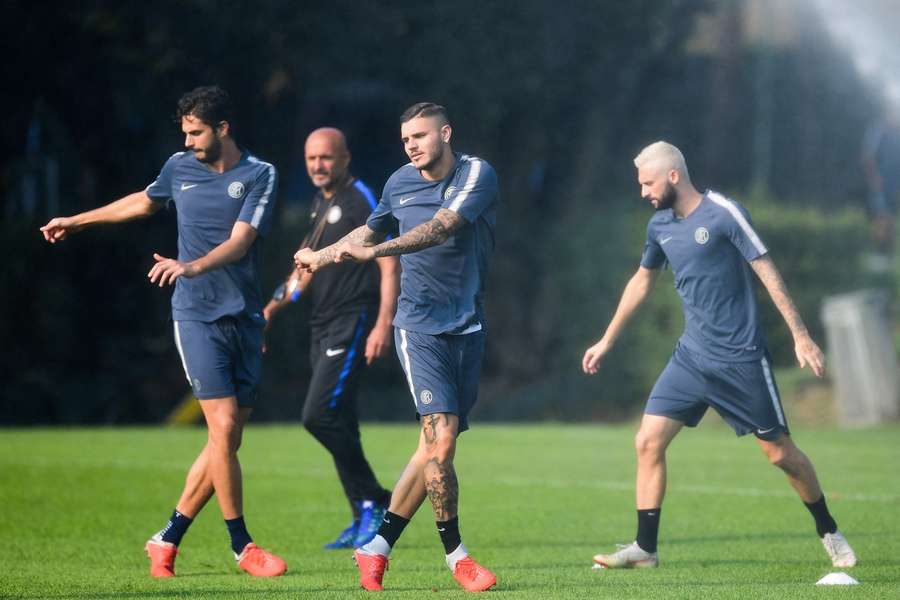 Luciano Spalletti watches Andrea Ranocchia, Mauro Icardi and Marcelo Brozovic in training.