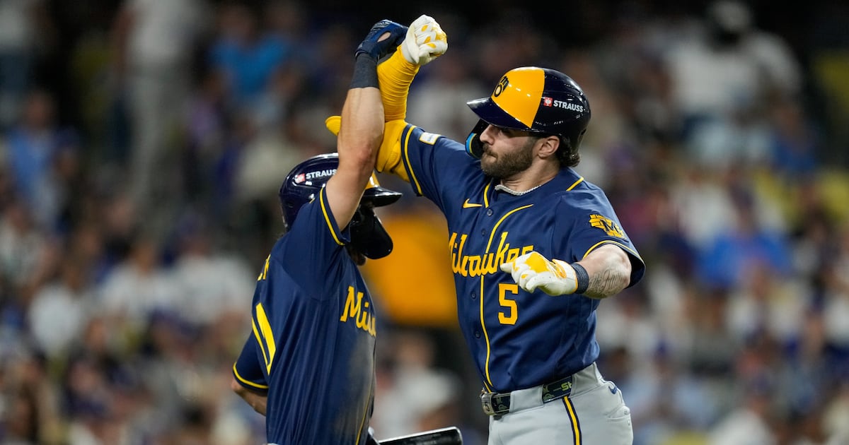 Milwaukee Brewers complete sweep over Los Angeles Dodgers in NLCS to advance to World Series