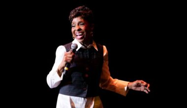 Gladys Knight is still touring but should she? It depends who you ask.