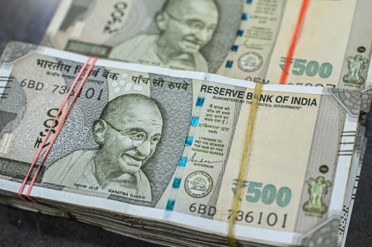 India rolls out support for its plunging currency