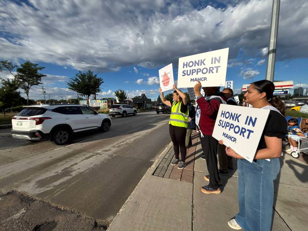 Free Press file photo
Striking Dynacare employees have been declared “essential workers” by the Manitoba Labour Board.