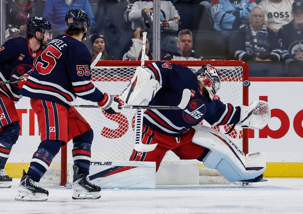 THE CANADIAN PRESS/John Woods
Winnipeg Jets goaltender Stuart Skinner makes one of his 32 saves in the Jets 3-2 win over the Colorado Avalanche in Winnipeg on Wednesday.