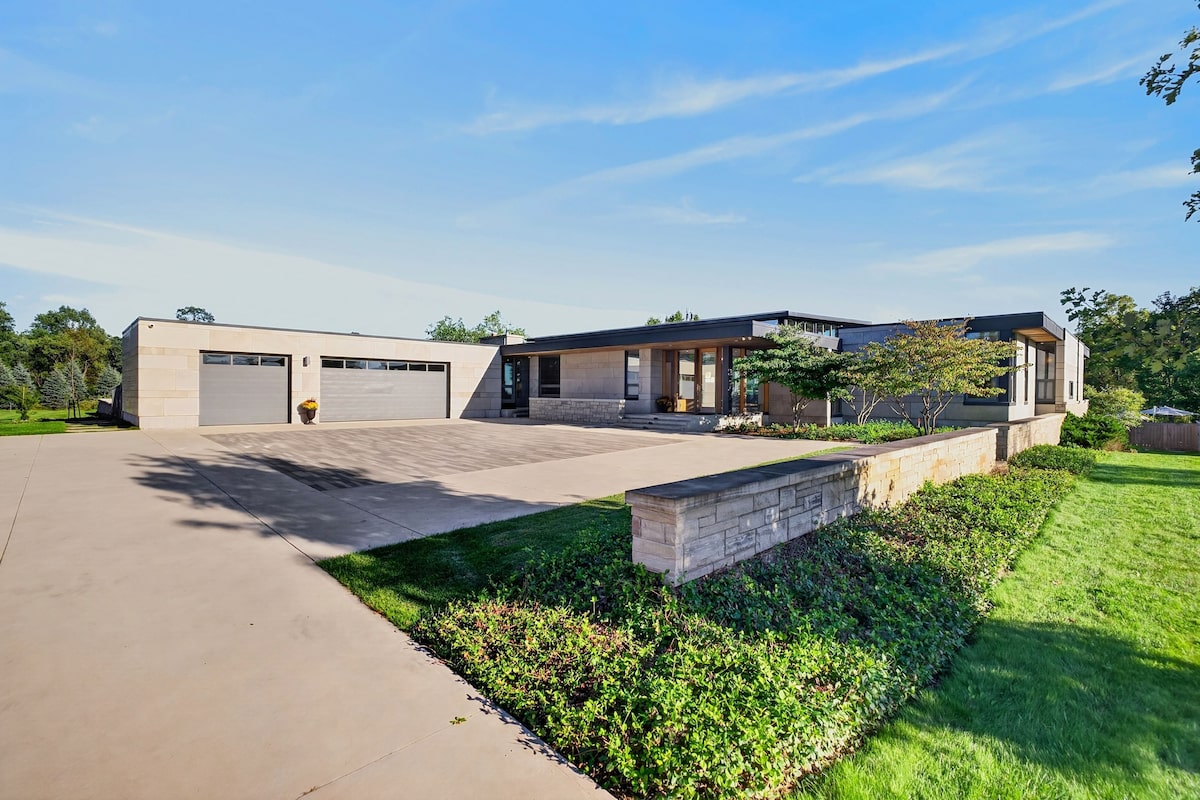 A modernist homestead in an orchard