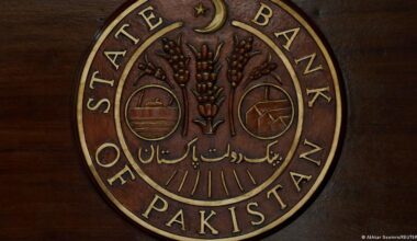 IMF, Pakistan reach tentative $1.21 billion bailout deal