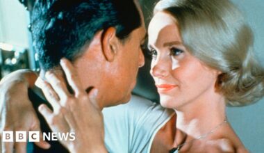Oscar-winning actress Eva Marie Saint dies aged 102 - BBC