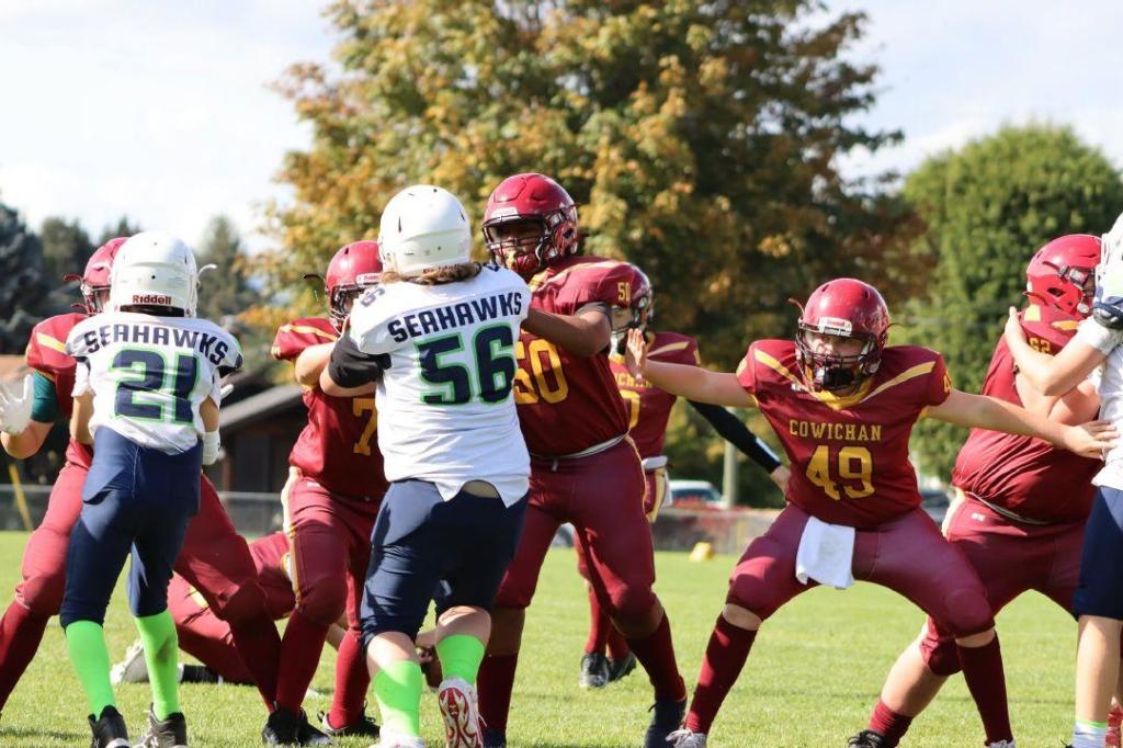 Cowichan Bulldogs battle in Week 5 of spring football season