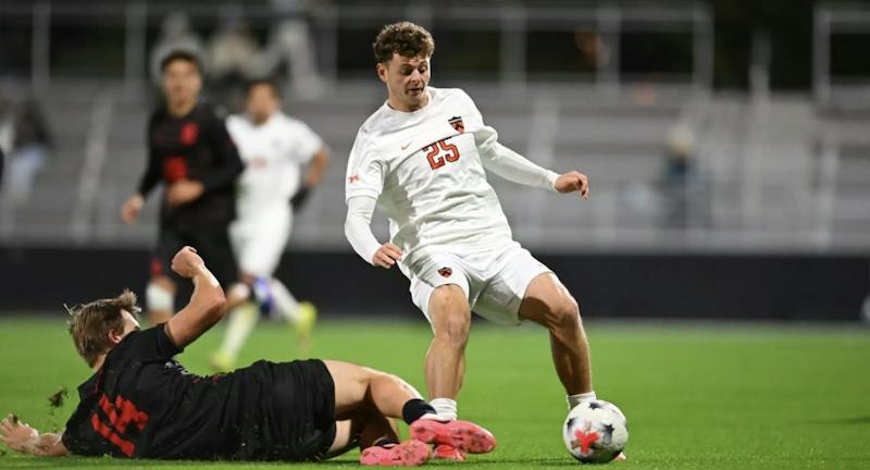 Men’s soccer falls to Cornell 1–0 in intense Ivy League showdown