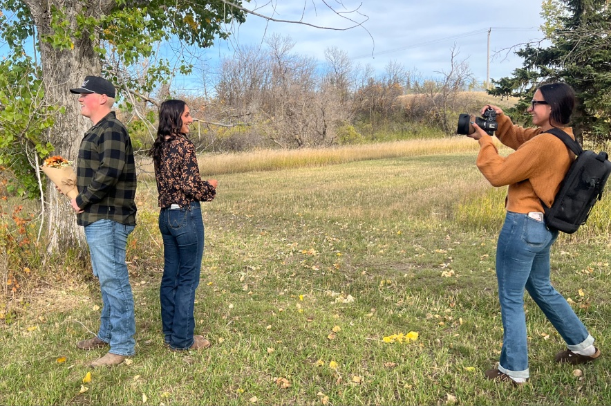 Moose Jaw photographer matches strangers for blind-date photo shoots