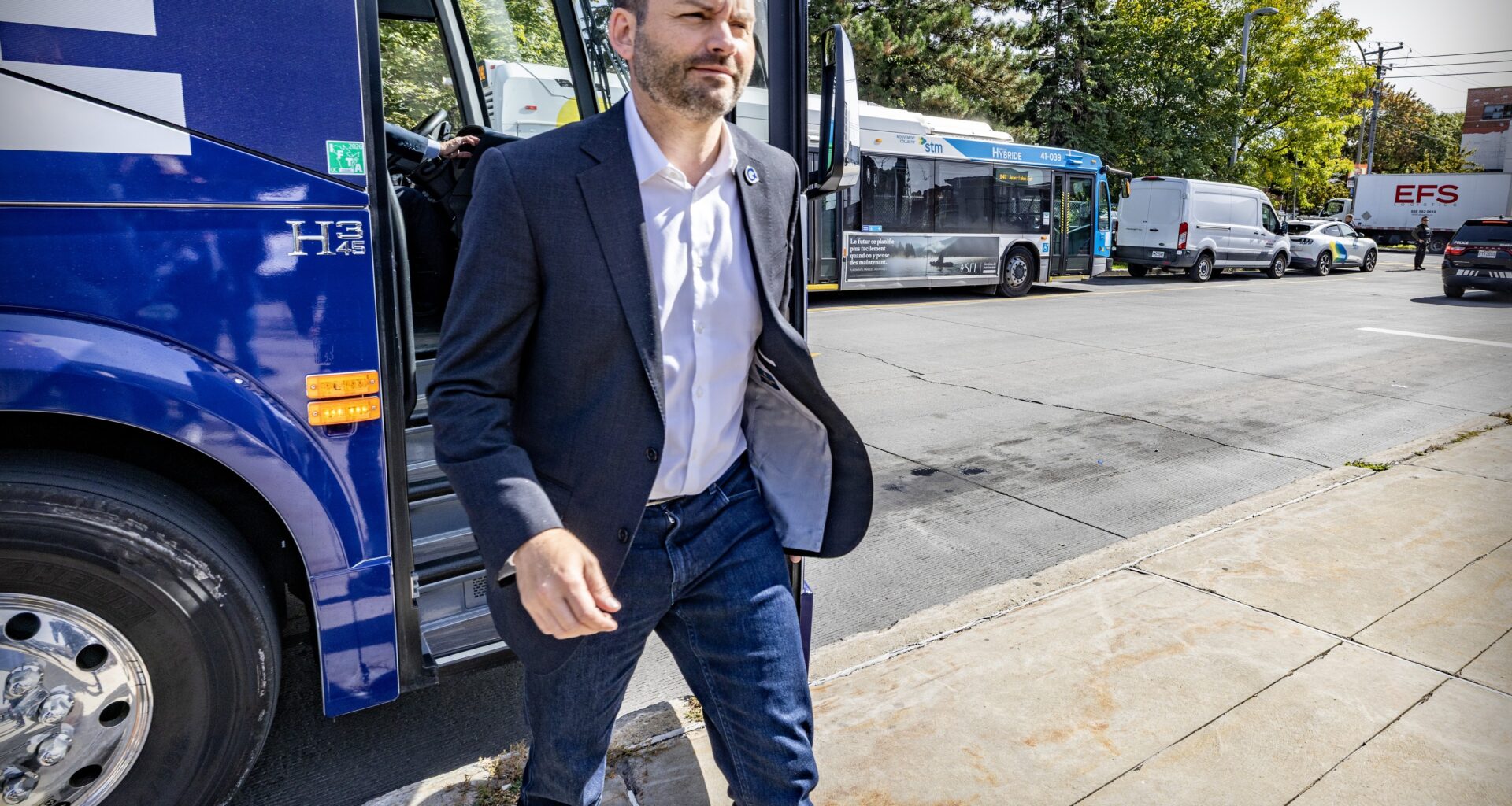 'We're all together, so let's work it out,' PQ leader tells English-speaking Quebecers
