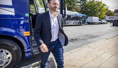 'We're all together, so let's work it out,' PQ leader tells English-speaking Quebecers