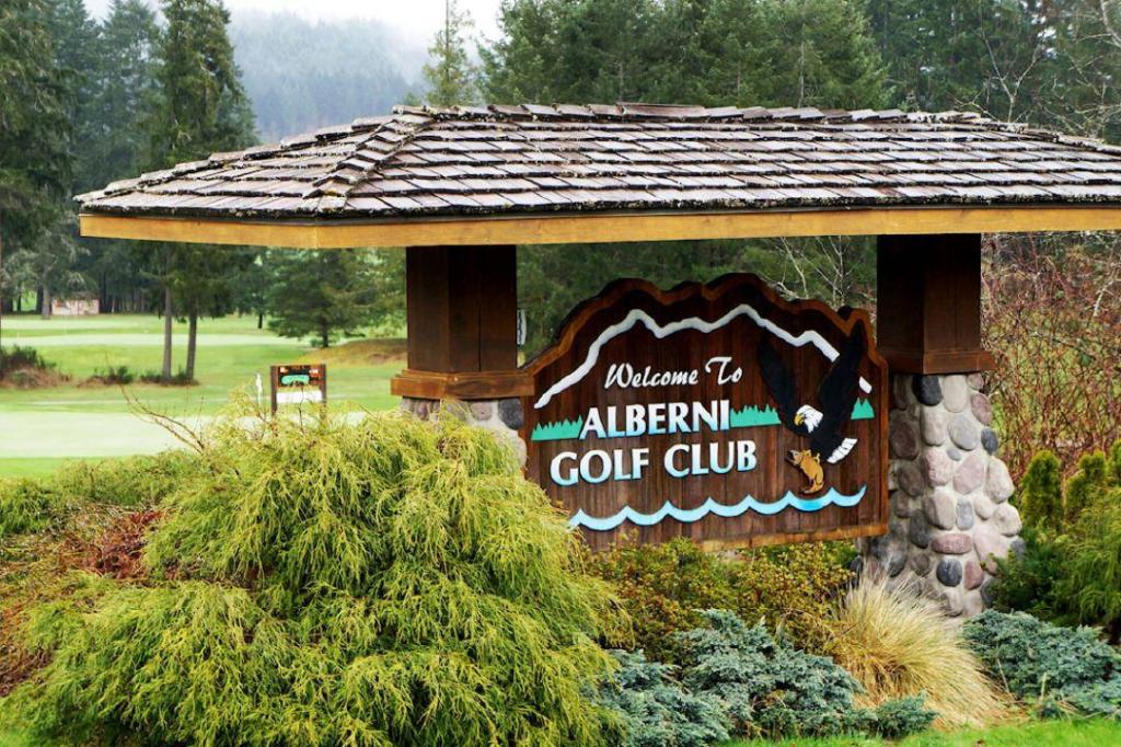 Buffie, Savard close out latest Sunday Men’s golf event on top