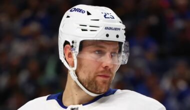 Blues' Carlo ejected for kneeing Stars' Hintz