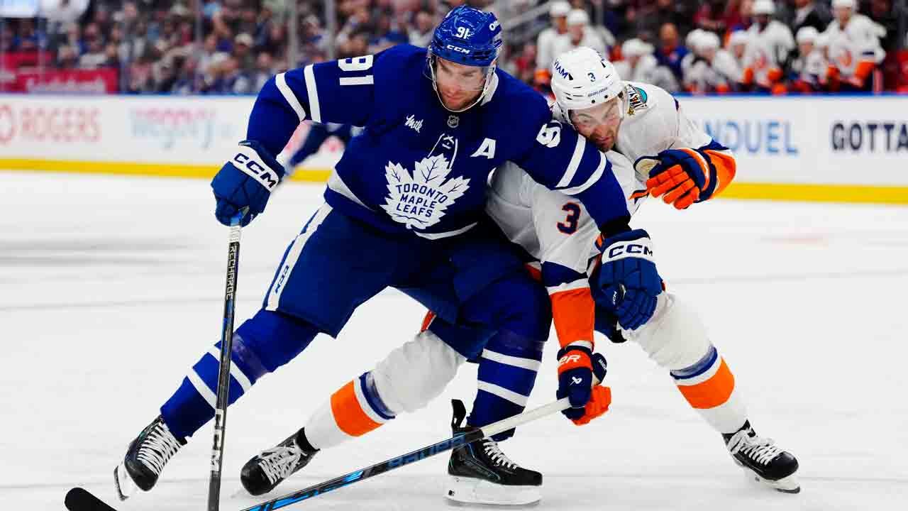 Sunday Overreactions: Time for Maple Leafs to shift Tavares to wing