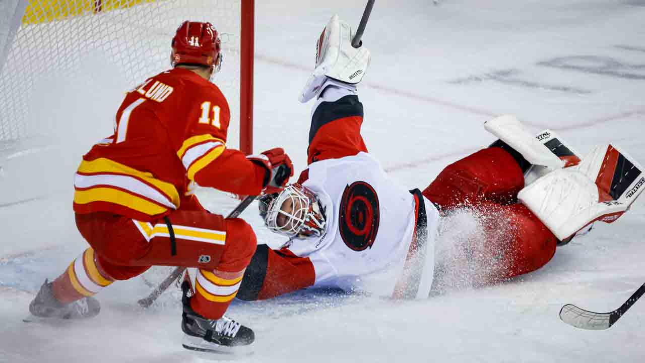Sharangovich nets winner as Flames snap Hurricanes' seven-game win streak