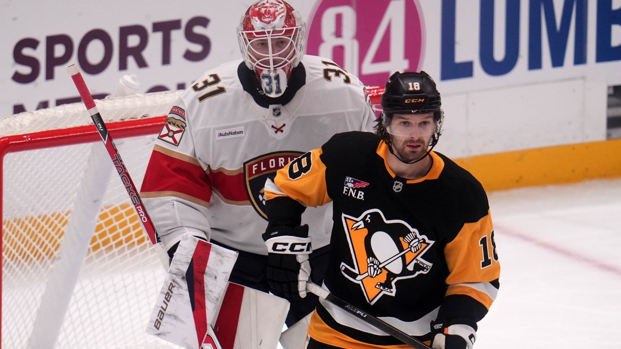 Panthers' Cooper Black becomes tallest goalie to play NHL game