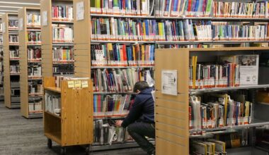 AI books: Canadian publishers use honour system with writers