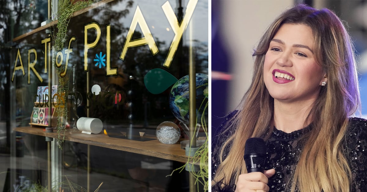 Kelly Clarkson and a Brooklyn store clashed on social media. Behind it, power dynamics loomed - CTV News
