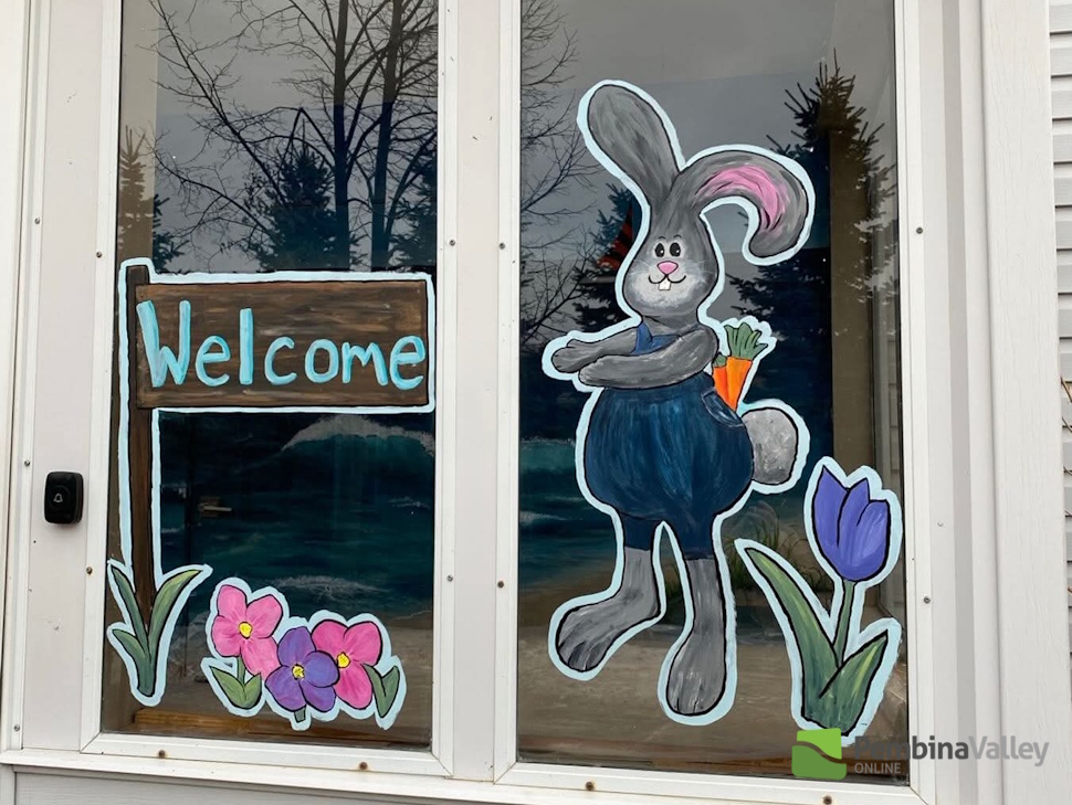 Roxanna Enns brings colourful window paintings to Winkler - PembinaValleyOnline.com