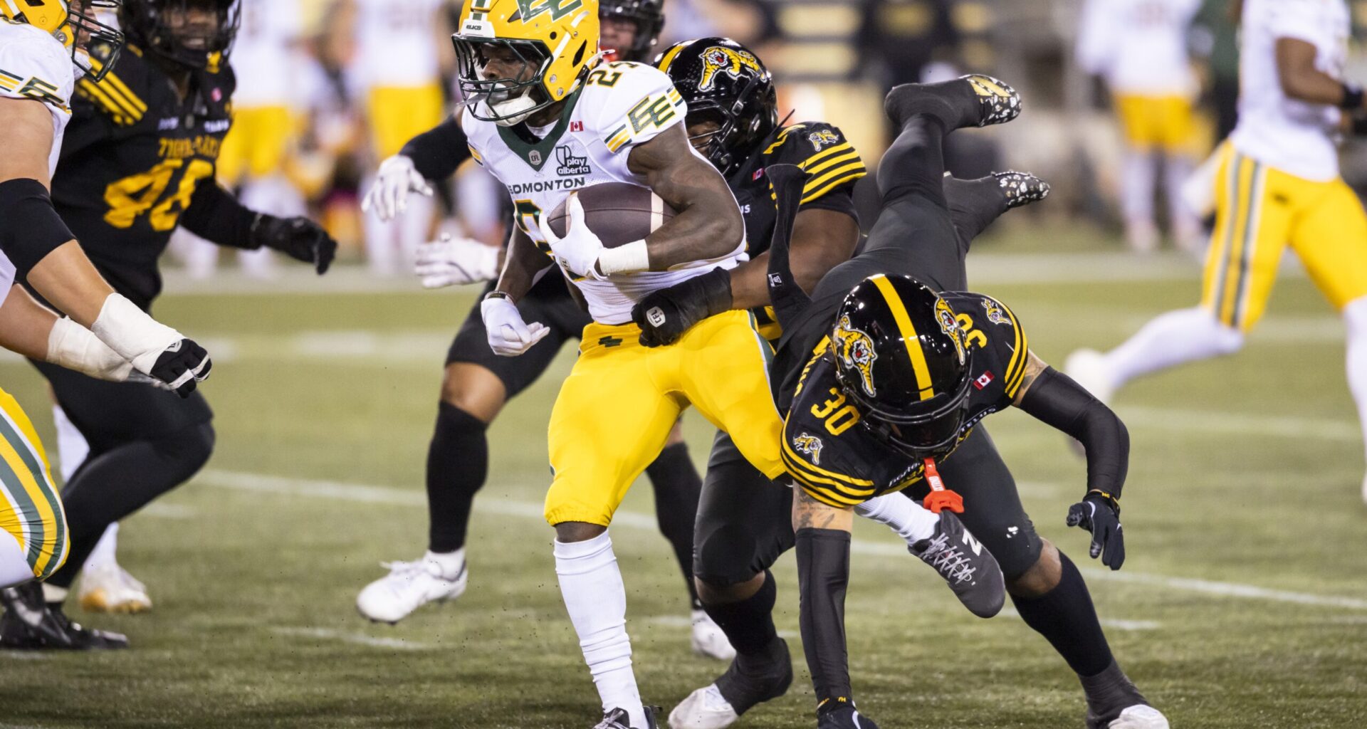 Mathis, Fajardo, Powell score fourth-quarter TDs as Elks tame Ticats 27-12