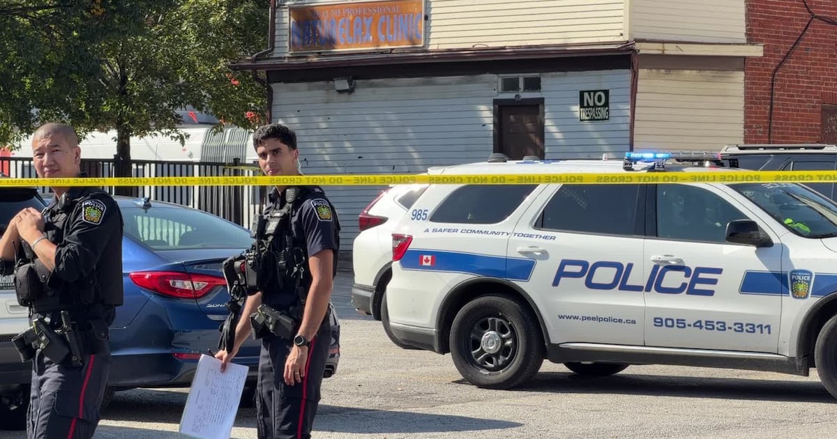 Missisauga stabbing: 1 man taken to hospital