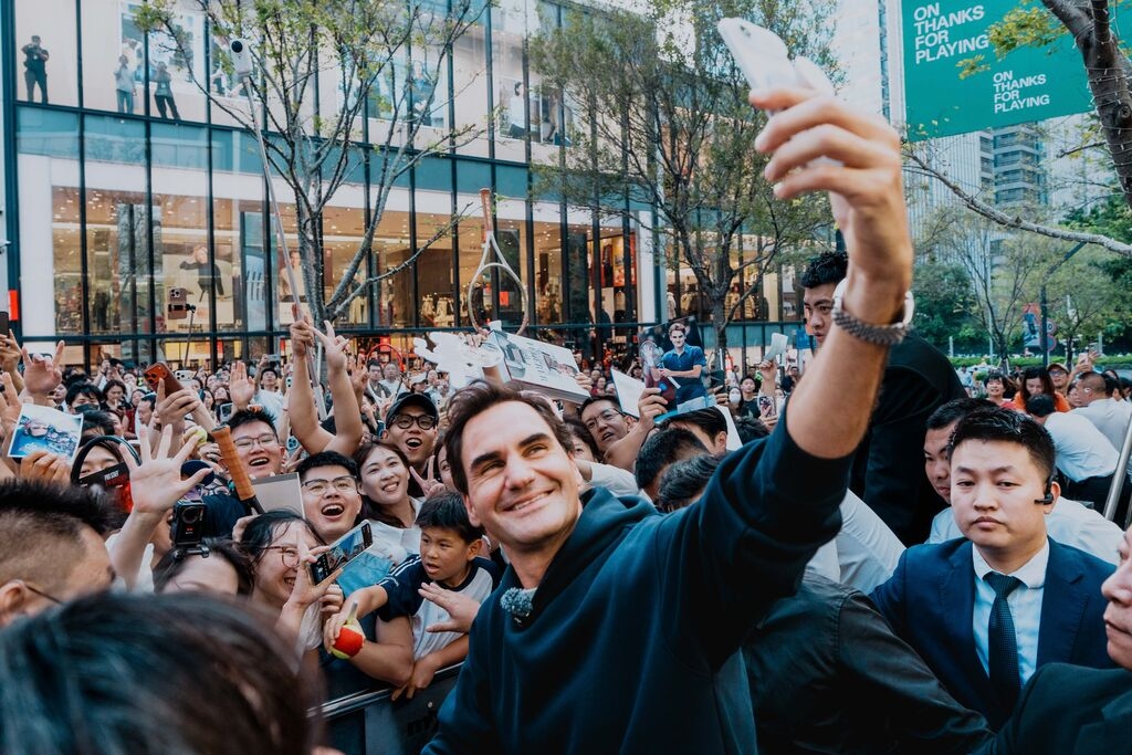 Federer Selfie On
