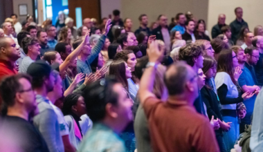 Winnipeg church bringing 1970s and 80s worship songs back this weekend