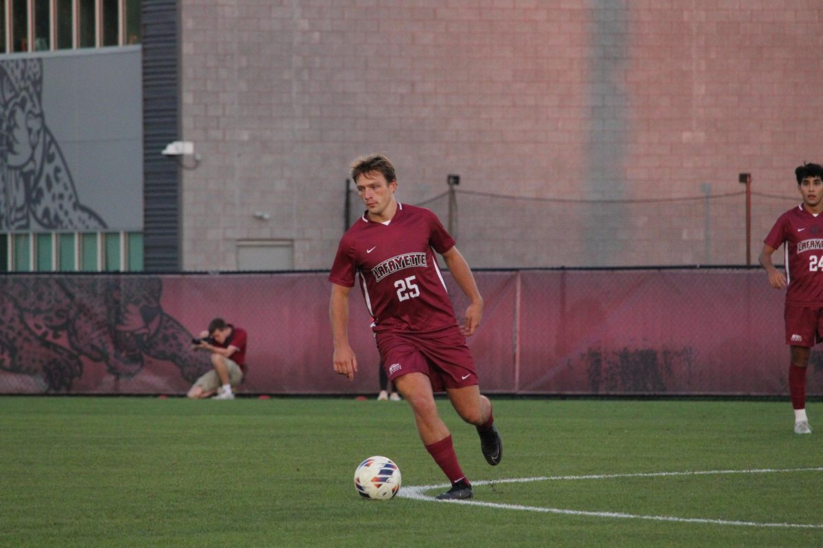 Junior defender James Melnick dribbling the ball at Gummeson Grounds.