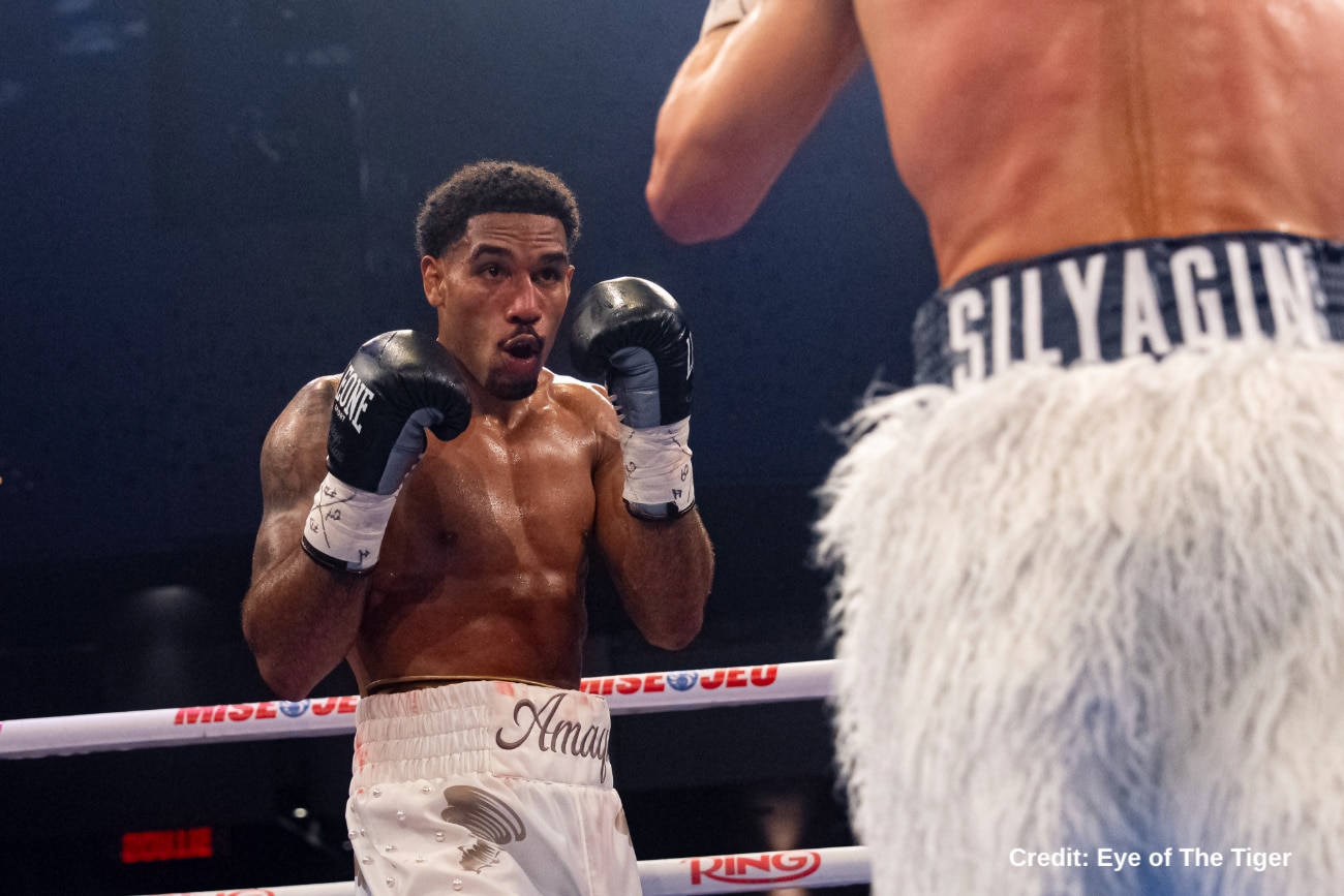 Image: Osleys Iglesias Defends Against Oliver Zaren on Loaded Card