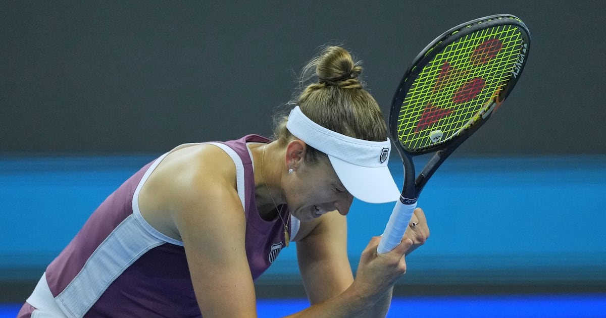 China Open: Elise Mertens reaches semifinal against Zheng Qinwen