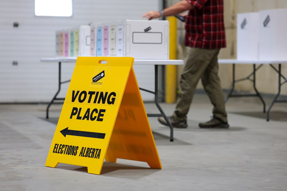 Elections Alberta urges MLAs to hold off on approving new electoral map or postpone 2027 vote