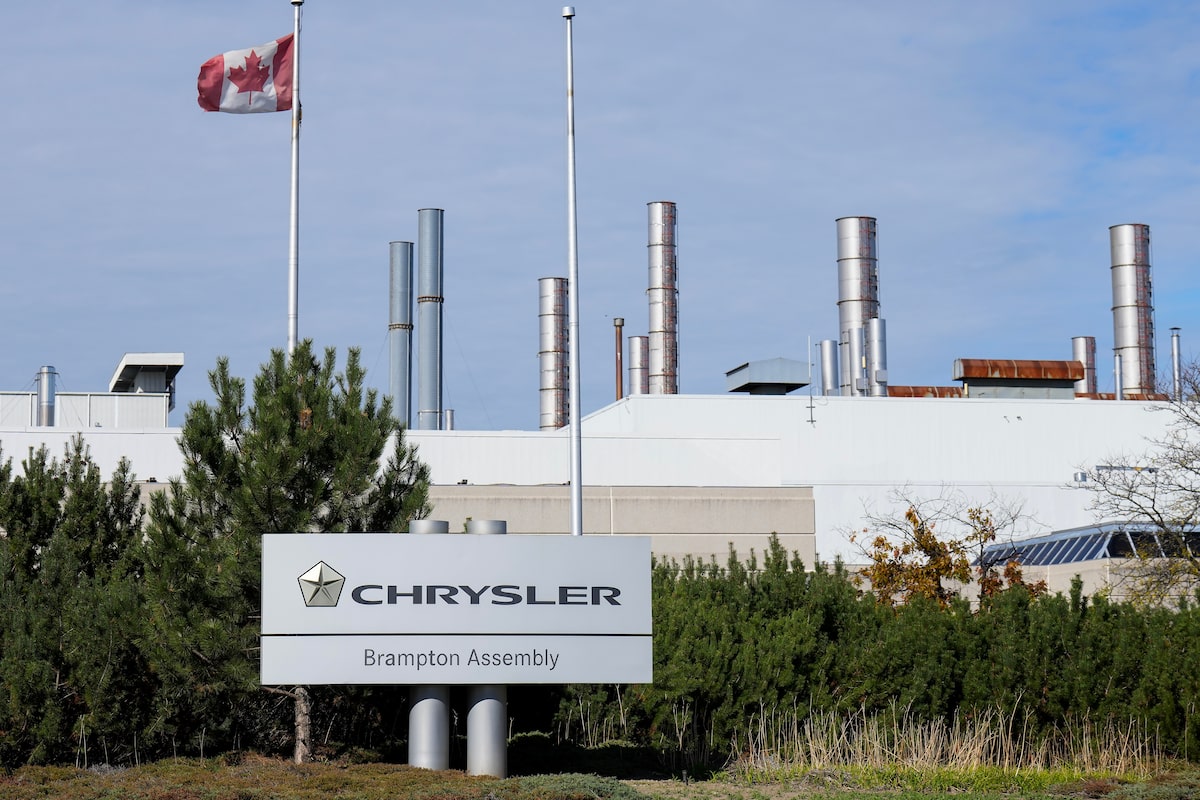 Canadian Stellantis workers to hold strike vote as auto talks stall, union says