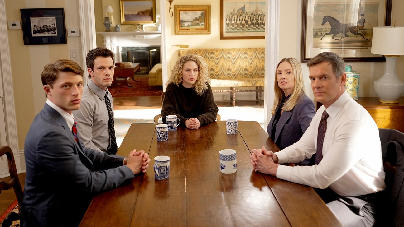 Line of Fire (l-r) Taylor Bloom as Russ Hollingsworth, Tommy O'Brien as Mike Jr. Micah Hollingsworth, Kat Cunning as Clare Hollingsworth, Hope Davis as Jane Hollingsworth, Peter Krause as Mike Hollingsworth