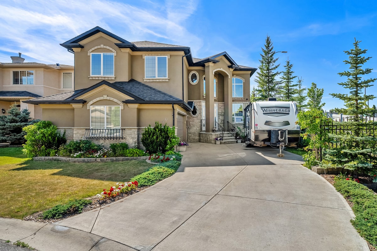 Large Calgary home on a 54-foot corner lot fetches three offers