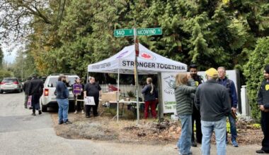 Workers strike at South Surrey golf course