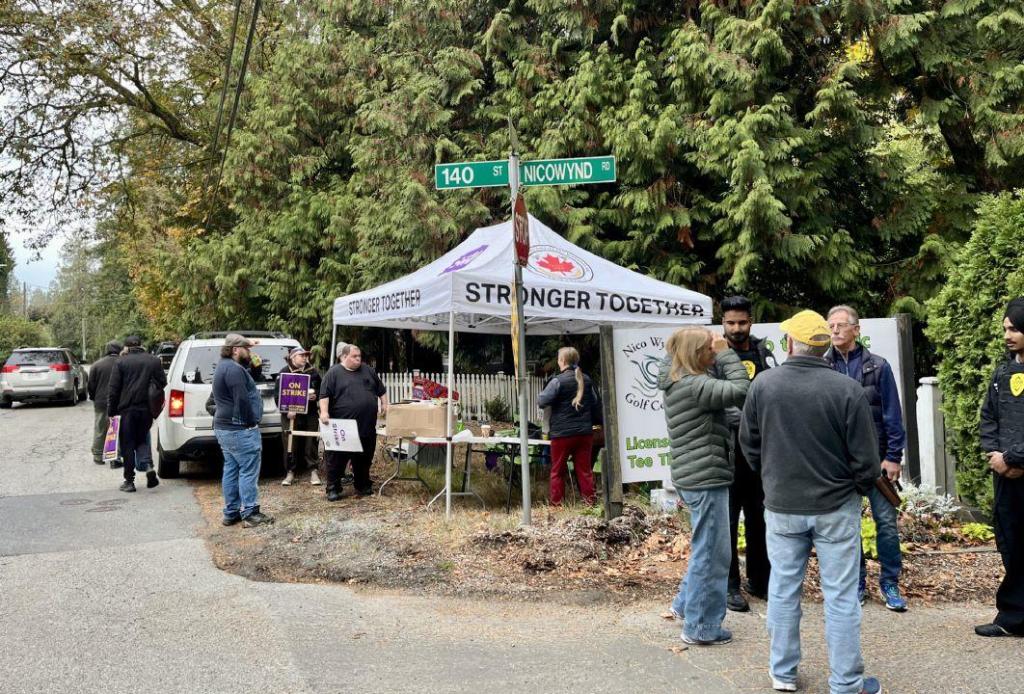 Workers strike at South Surrey golf course
