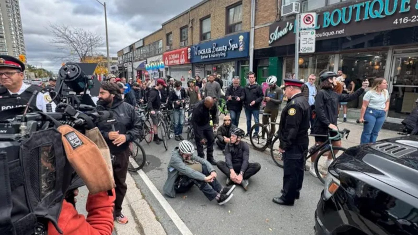 Toronto bike lane protesters launch fundraiser