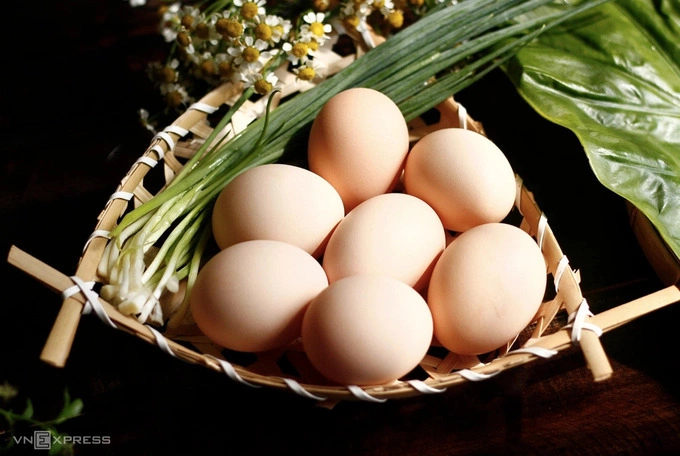 Eggs provide a complete source of protein, but their purine content is practically zero, making them safe for gout patients. Photo by Bui Thuy