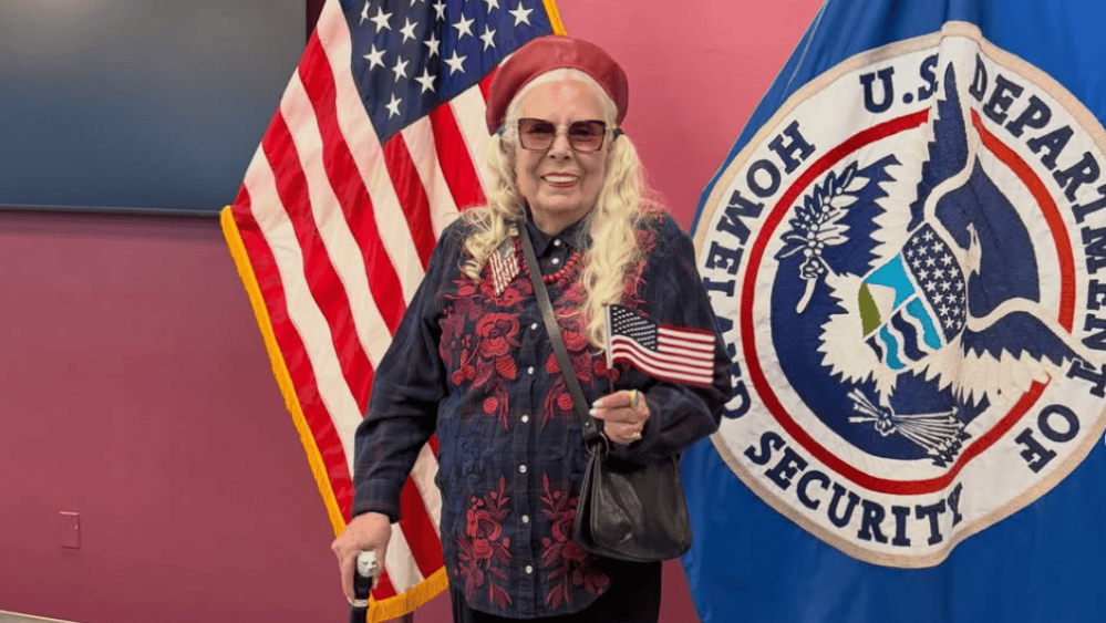Joni Mitchell Sworn In as a U.S. Citizen