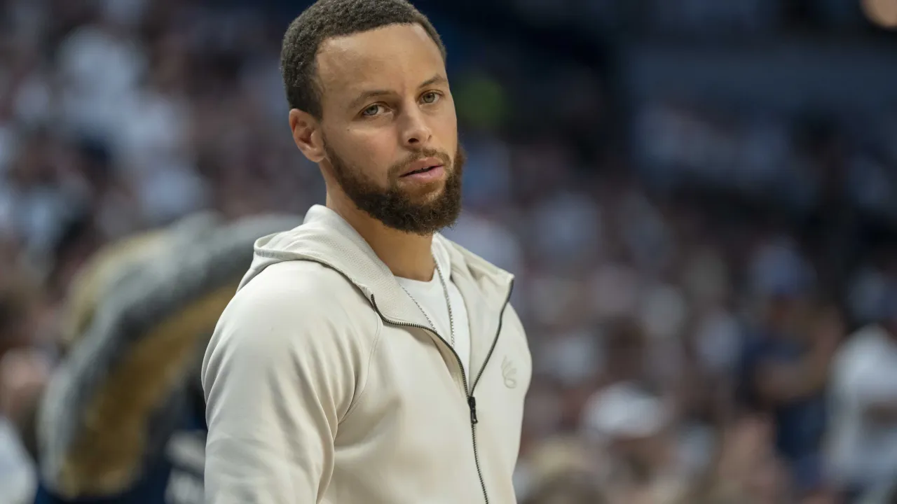 Stephen Curry reveals conversations with LeBron James before 76ers decision image