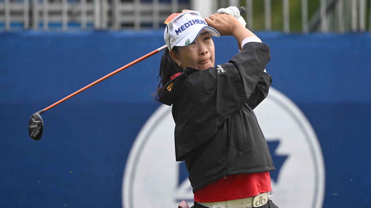 A Lim Kim shoots 65 at rainy, breezy Hoakalei to take lead in LOTTE Championship