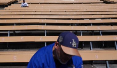 Blazing heat bears down on Braves-Dodgers NLDS opener in Los Angeles