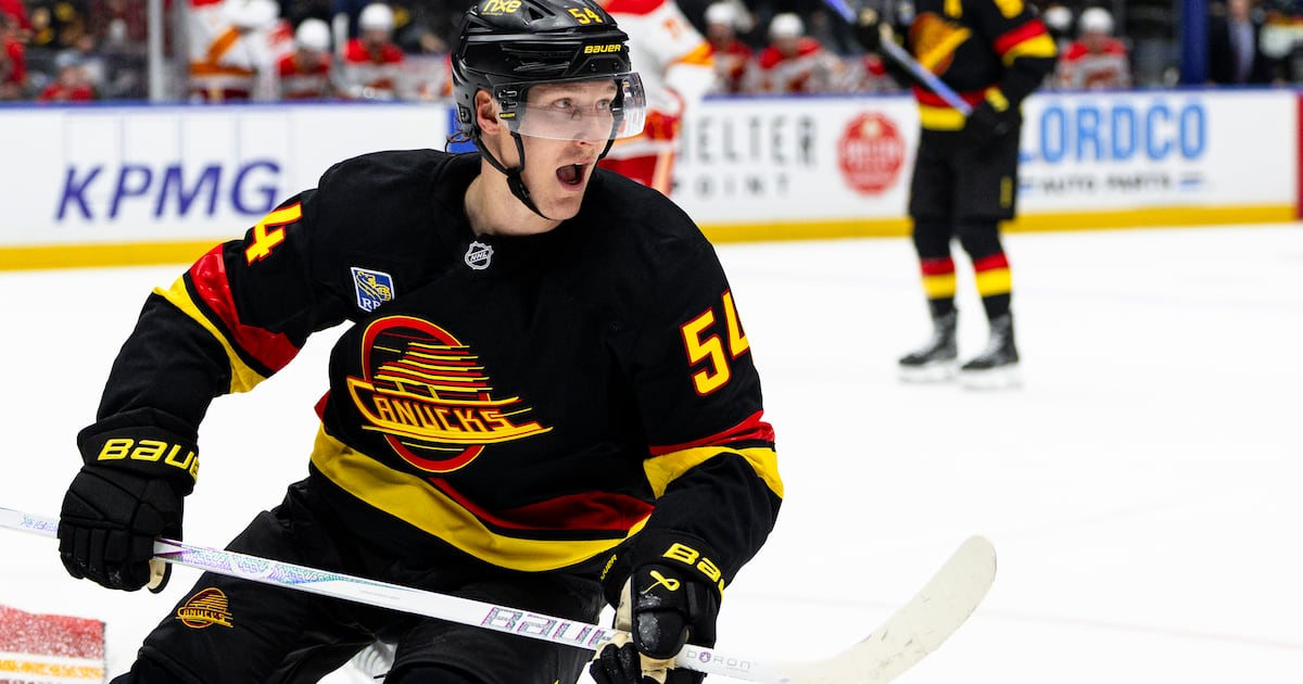Toronto Maple Leafs acquire Aatu Raty from Vancouver Canucks for Brandon Buhr, Jacob Quillan