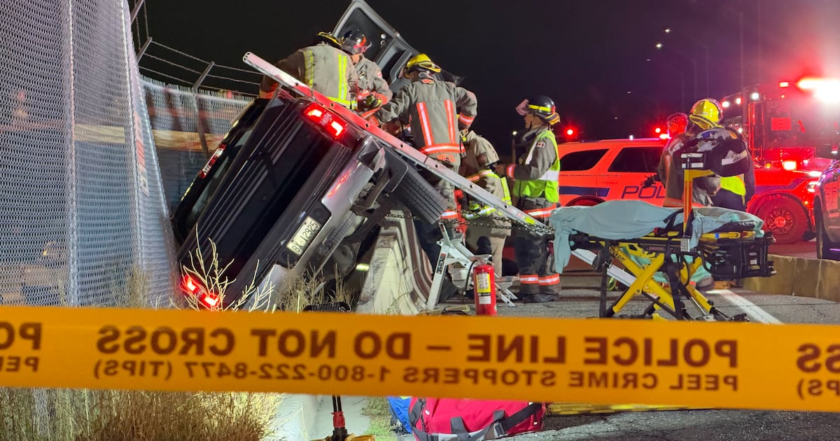 Mississauga crash leaves 1 critically injured