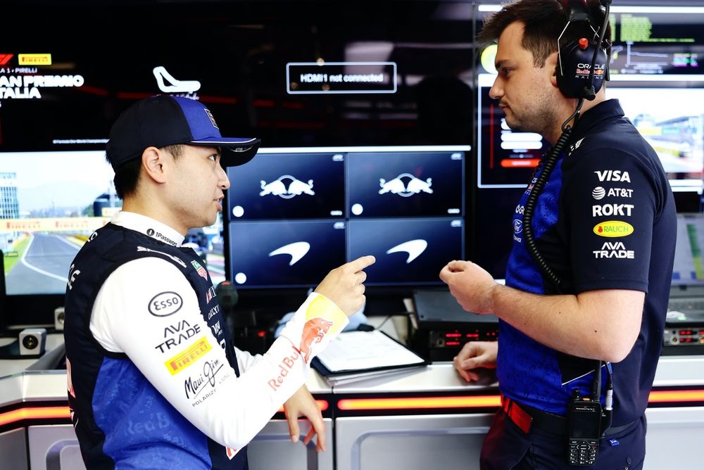 Ayumu Iwasa, Red Bull Racing garage.